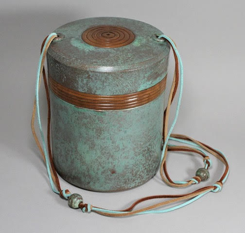 "Engrained" container
